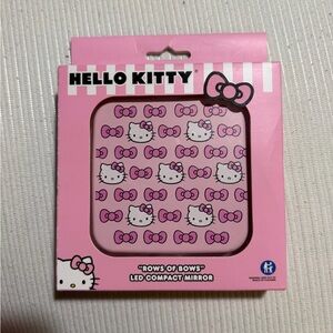 ❣️❄️Hello Kitty Pink Compact Mirror with Bows